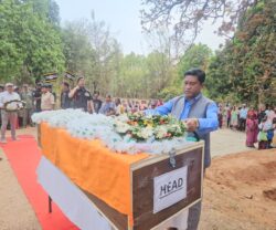 तिरंगे में लिपट कर गांव पहुंचा झारखंड सिमडेगा के शहीद जवान किशोर बाड़ा का शव तो बिलख उठा पुरा गांव
