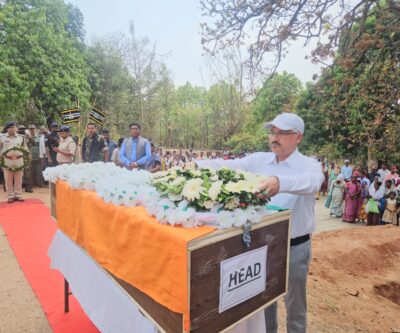 तिरंगे में लिपट कर गांव पहुंचा झारखंड सिमडेगा के शहीद जवान किशोर बाड़ा का शव तो बिलख उठा पुरा गांव