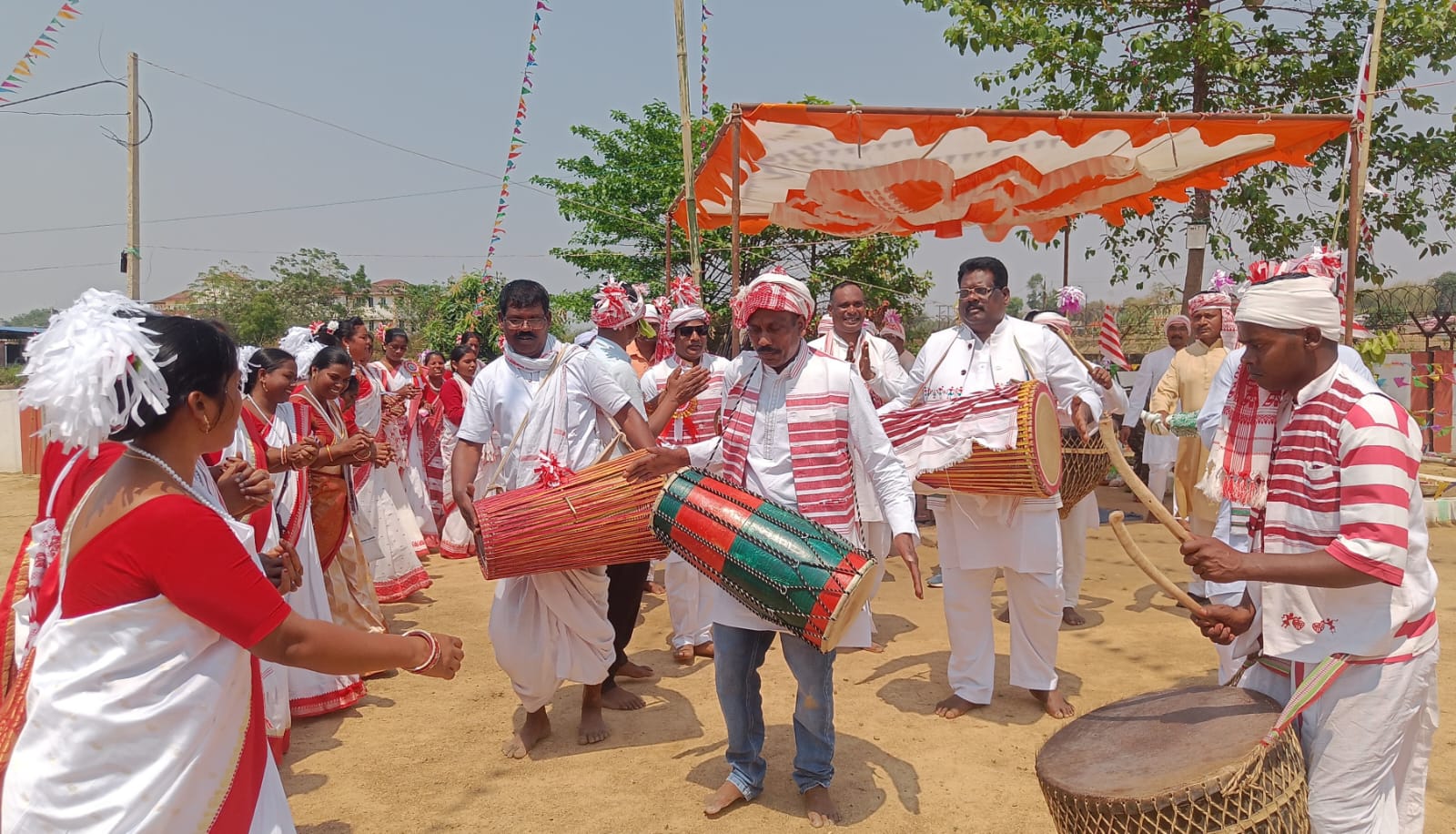 सरहुल के मौके पर पारंपरिक नृत्य और गीतों से गूंजेगा झारखंड