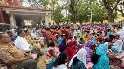 प्रभु यीशु मसीह के यरूशलेम नगर में विजयपूर्वक प्रवेश की स्मृति में मनाये जाने वाले खजूर पर्व को लेकर मसीही समुदाय खजूर की डालियों के साथ चर्च में मिस्सा पूजा में शामिल हुए।